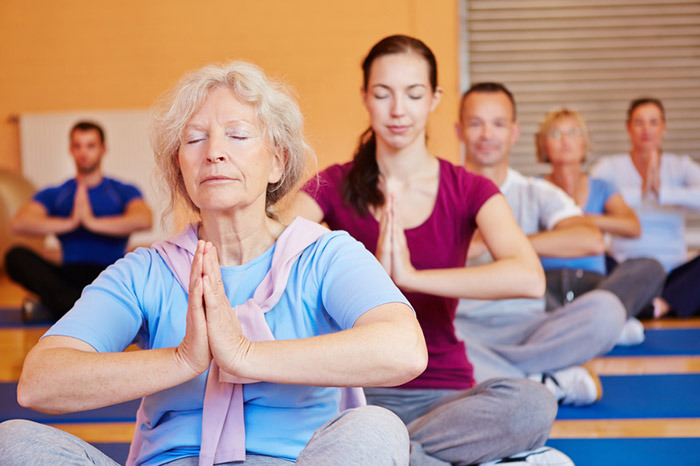 Yoga rất phù hợp cho người cao tuổi