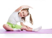 Khi trẻ tập yoga lưu ý cần tập những bài phù hợp, nhẹ nhàng