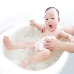Cách tắm em bé sơ sinh sao cho An Toàn, Đúng Cách?