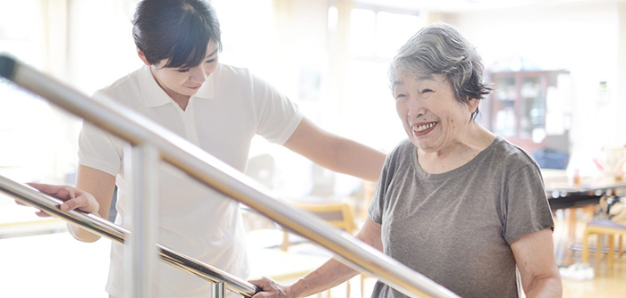 Việc thuê giúp việc chăm người già đã trở thành một nhu cầu thiết yếu và có tầm quan trọng vô cùng đáng kể.