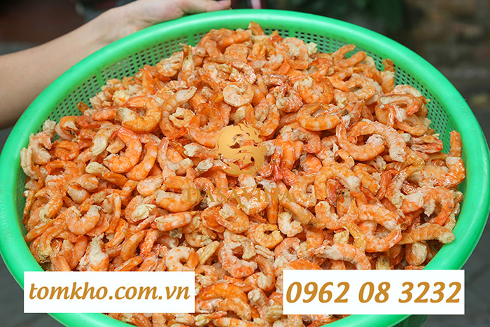 Tôm khô đúng chuẩn tôm khô Cô Tô – vùng biển nổi tiếng của nhiều hải sản ngon nhất cả nước.