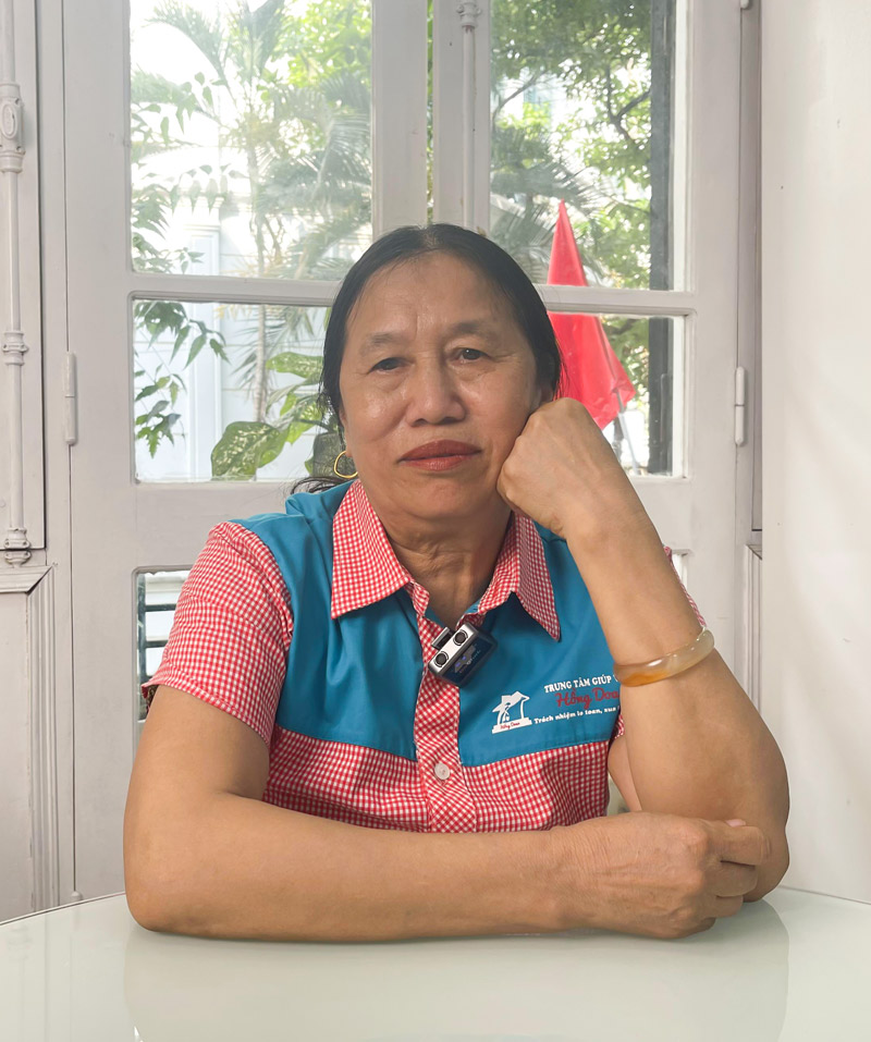 Đi làm giúp việc thu nhập gấp 10 lần ở nhà hái chè trồng ngô sắn